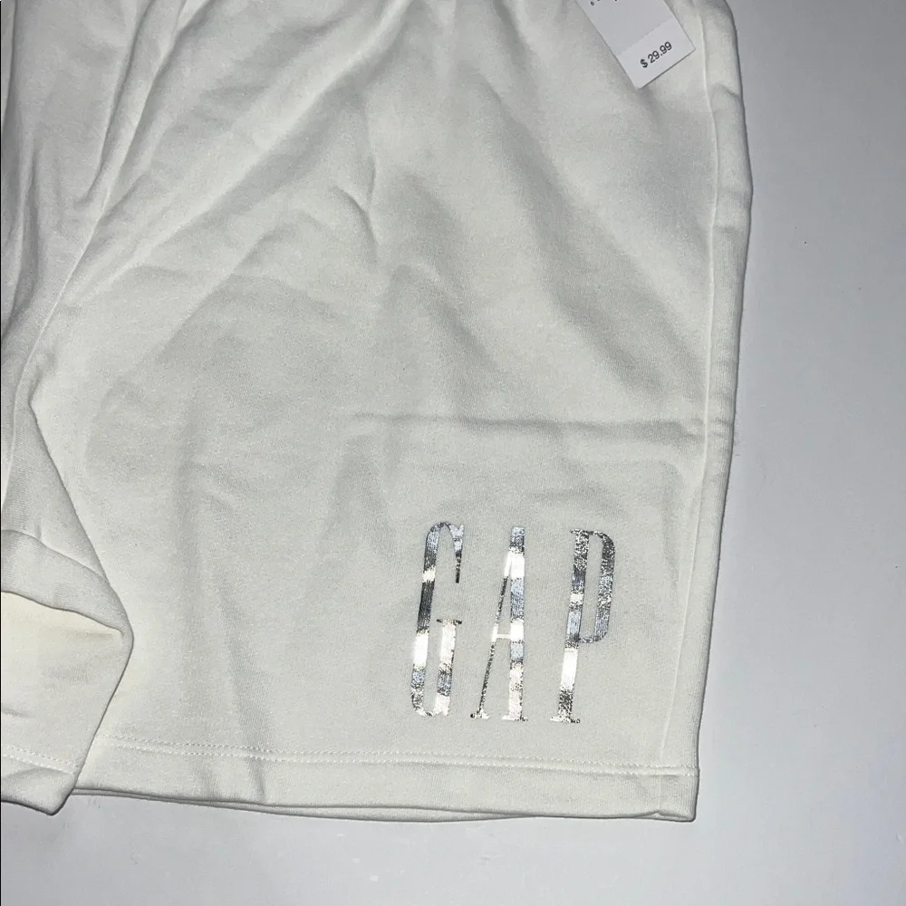 GAP  Athletic White Shorts Men’s  size Medium